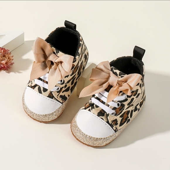 NWT Valen Sina Baby Girl Size 1 Walking Shoes Casual Soft Sneakers with Bows - Picture 2 of 16